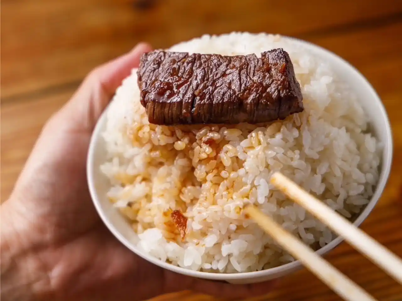 【アトモスダイニング株式会社】 米高騰の今、“白ごはんを主役”に。福岡の焼肉店が挑むワンコイン企画