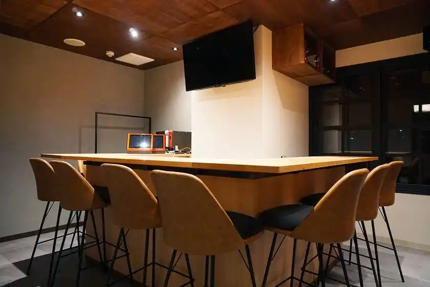 ROOM4『Messages glow softly here』