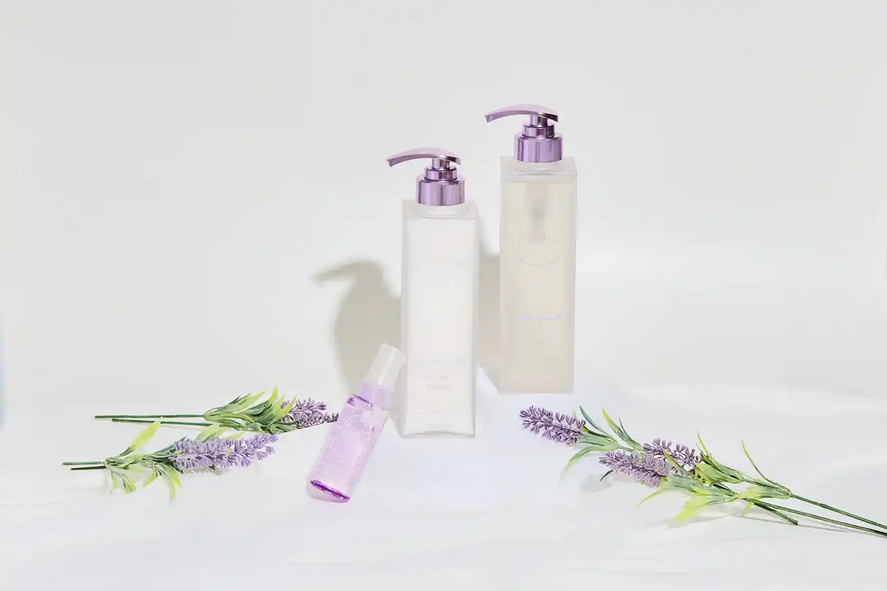 【アンド・ナイン株式会社】 Purunt.（プルント）より、甘く涼やかなひとときを味わう「くつろぎのホワイトラベンダーミルクティーの香り」が数量限定で登場