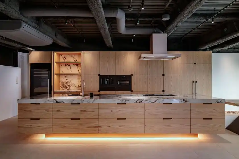 吉野杉を使ったオーダーキッチン