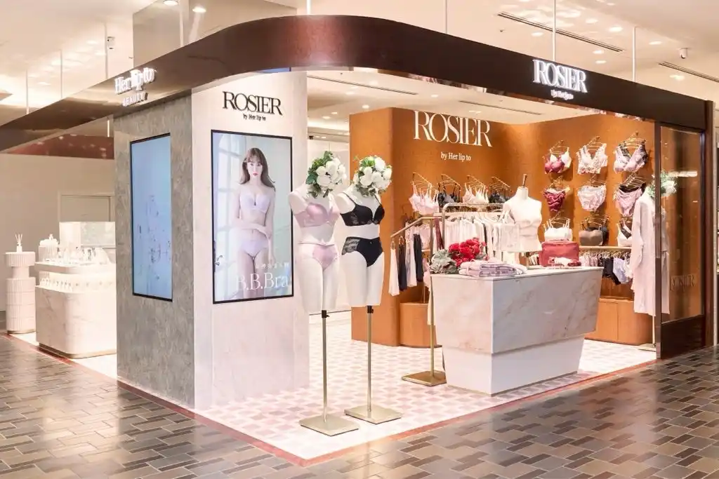 小嶋陽菜さんプロデュースの「ROSIER by Her lip to」「Her lip to BEAUTY」の2ブランド併設店舗が、有楽町マルイにオープン！