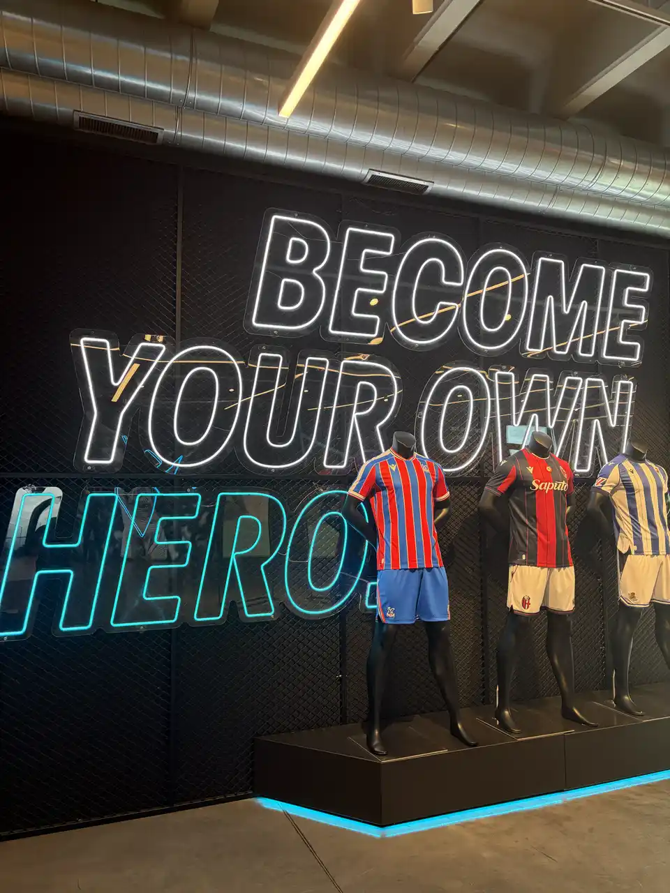 【株式会社アルマスポーツ】 株式会社アルマスポーツ、イタリア発スポーツブランド「macron」の日本総代理店契約を締結