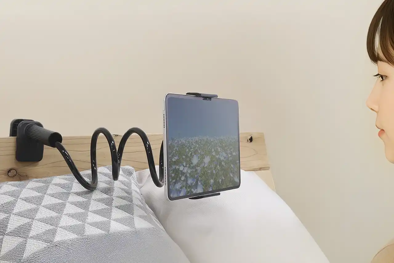 デスクやポールにしっかり固定！スマートフォン／タブレット用のフレキシブルアームスタンド2種を発売。