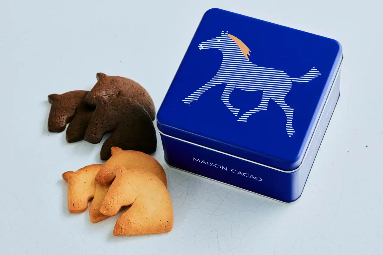【メゾンカカオ株式会社】 メゾンカカオ鎌倉本店にて、“鎌倉土産”の新定番が誕生。CHEVAL SABLE、MAISON CAKEを含む4種の限定コレクションを発売。