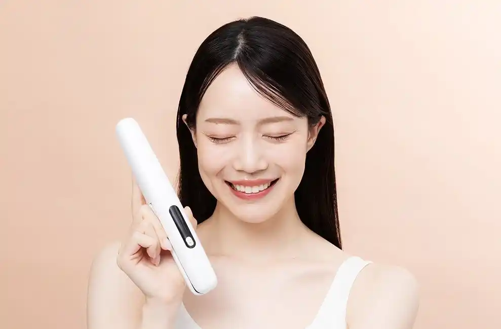 持ち運びに「安心」を。「SELINI mini」から"本格派" コンパクトヘアアイロン新登場！