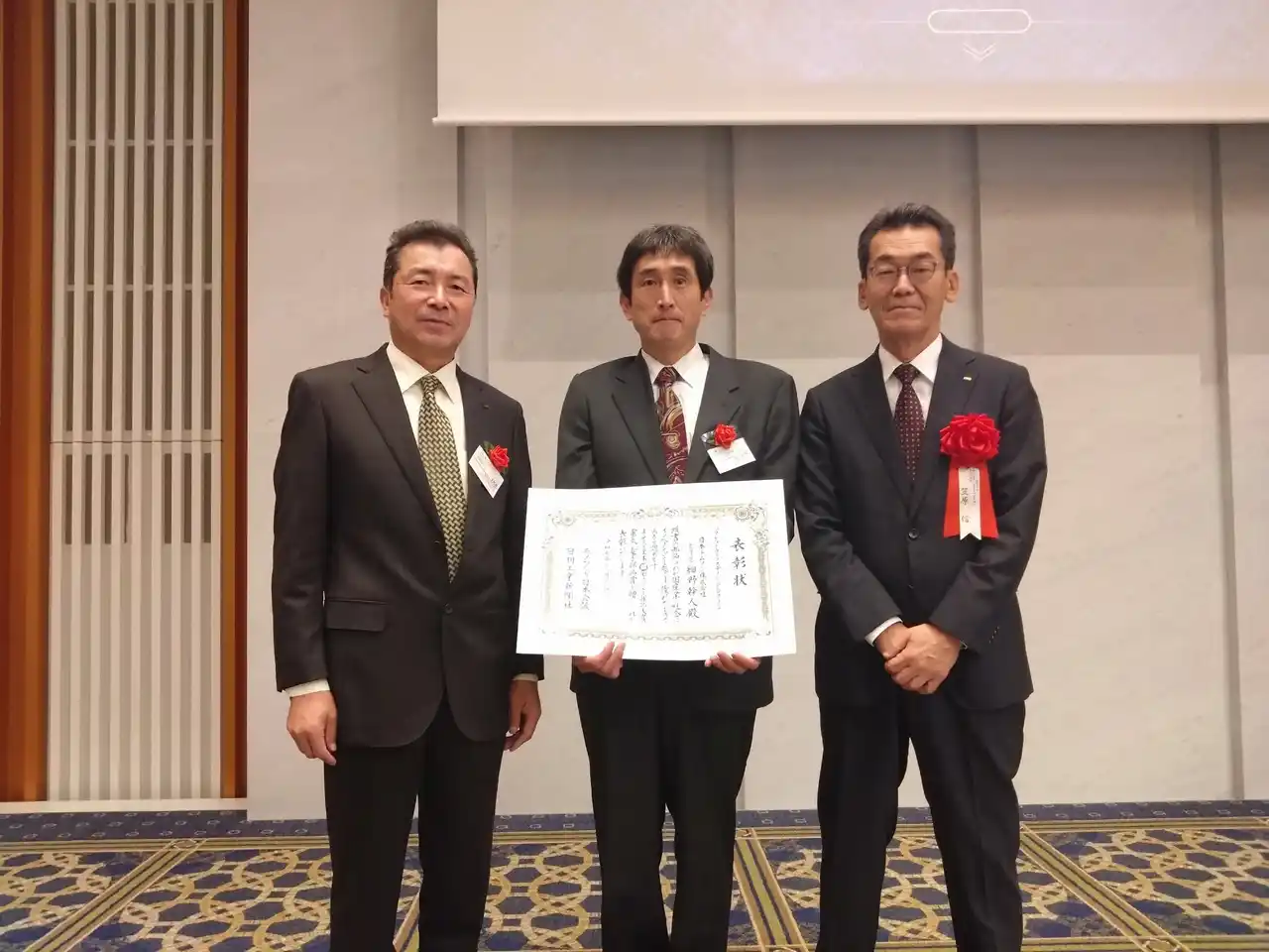 【日本トムソン株式会社】 日本トムソン株式会社、独自構造の低断面XYテーブルが、「2025年”超”モノづくり部品大賞」において「電気・電子部品賞」を受賞！