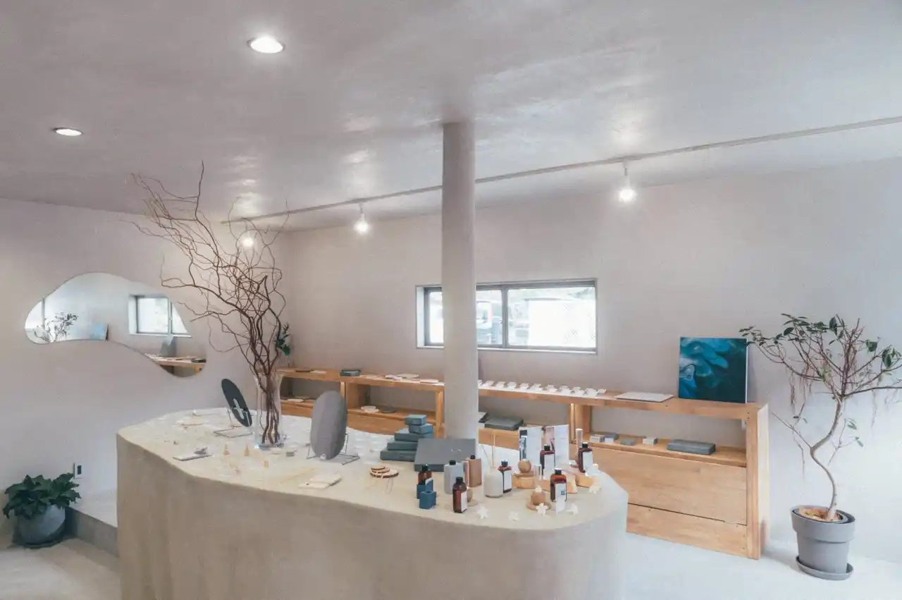 【株式会社ドットジェイピー】 【実店舗展開】福岡糸島発！香りとアクセサリーのブランド「menoo(メノー)」初の旗艦店が2025年7月26日(土)にオープン！