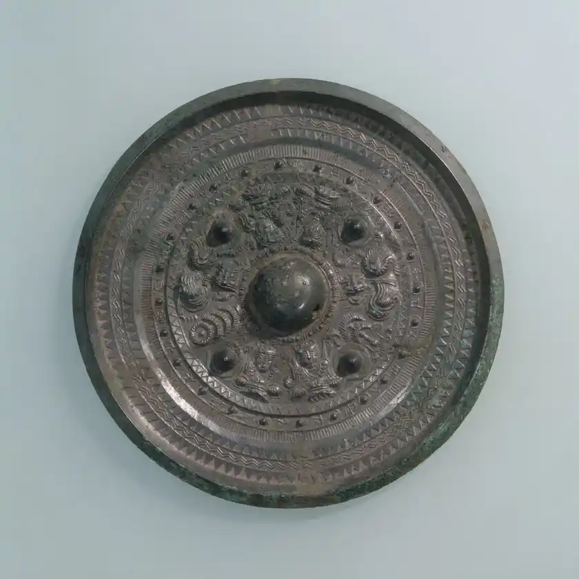 三角縁四神二獣鏡　古墳時代・4世紀　神奈川県平塚市 真土大塚山古墳出土　青銅製　 東京国立博物館蔵　(※貸与予定作品)