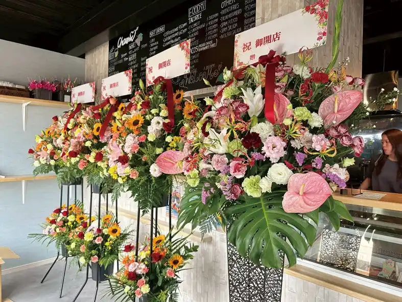 【沖縄タイムス社】 「沖縄各地に“おめでとう“の心　祝花を届けます」　県外からの注文もOK！　タイムスアドネクスト　沖縄タイムス