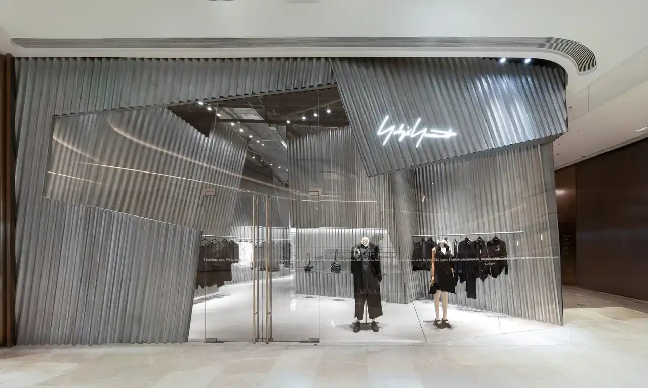 【株式会社ヨウジヤマモト】 Yohji Yamamoto 中国南京に新店舗をオープン。