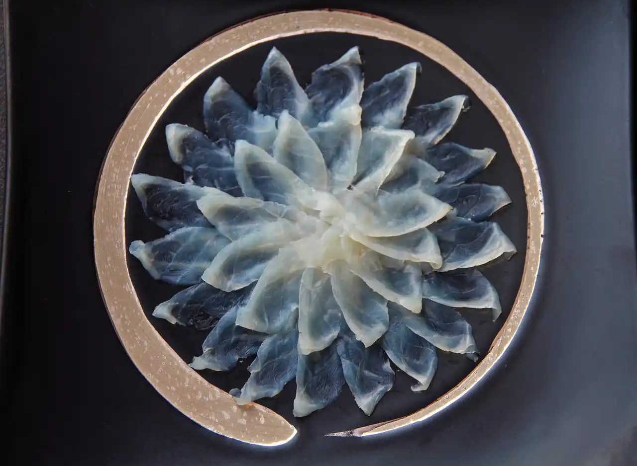 徳島・鳴門温泉 【淡路島3年とらふぐ会席】てっぴ、てっさ、焼ふぐ、唐揚、てっちり、雑炊、鳴門海峡育ちのブランド極上ふぐ尽くし