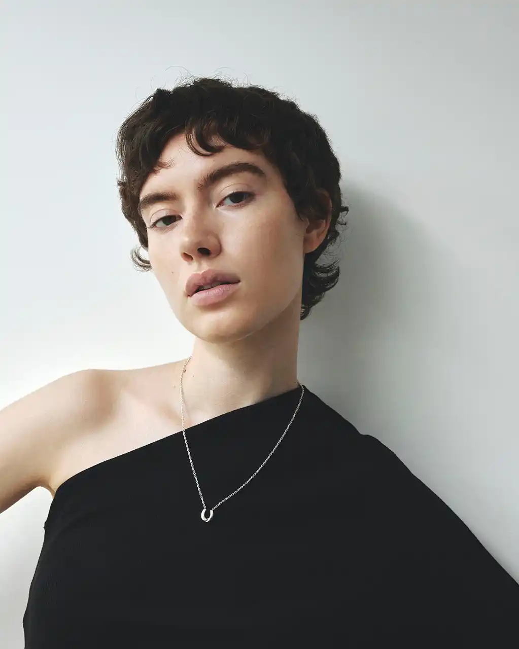 【株式会社ヴァンドームヤマダ】 【LAH】流線のディティールが魅力の馬蹄ネックレスが登場