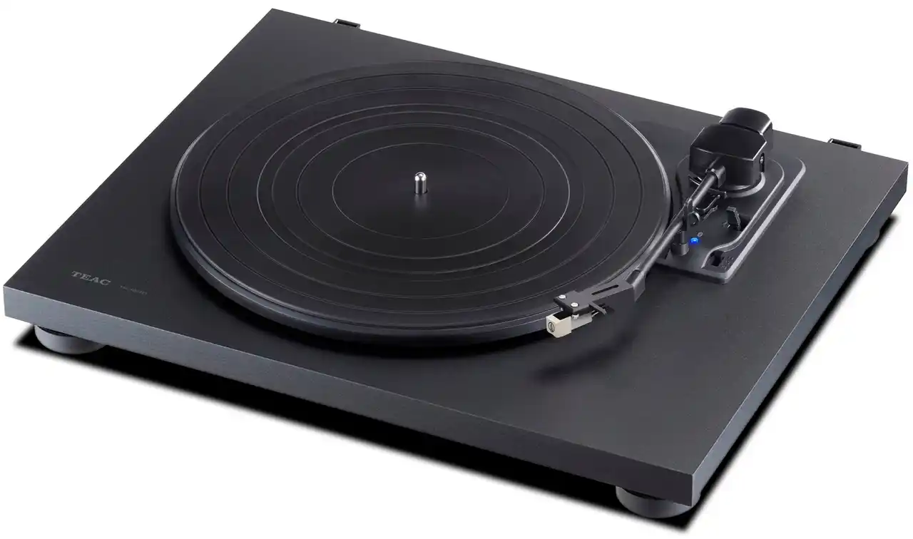 【ティアック株式会社】 【新宿プリンスホテル】ｘ【ＴＥＡＣ】「秋の夜⾧を彩るレコードステイプラン」にてTEAC のレコードプレーヤーが採用されました