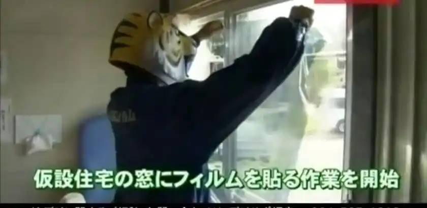 あの“虎柄のマスク姿”の職人が再び福島の震災と暑さから生まれた「涼しくなる窓フィルム」が東京ビッグサイトに初出展