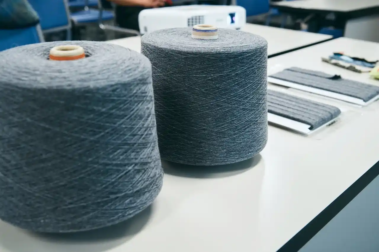 福井の繊維生産ロスを再び“糸”へ循環。国内でも事例少ない「繊維to繊維」の水平リサイクルを実証