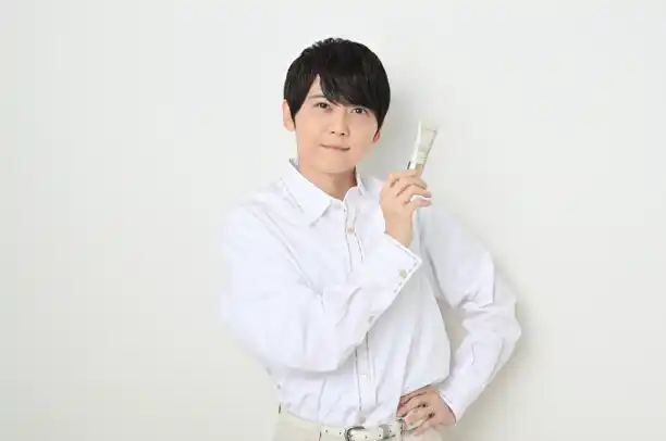 声優 梶裕貴さんが美容液ファンデーション「薬用クリアエステヴェール」のアンバサダーに就任！