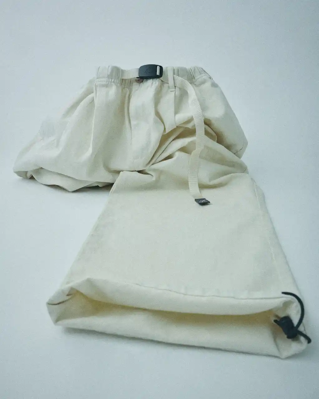 【株式会社ベイクルーズ】 【Gramicci for JOURNAL STANDARD relume】サステナブル素材とワイドシルエットでアップデートした最新Gramicciが２月中旬リリース。