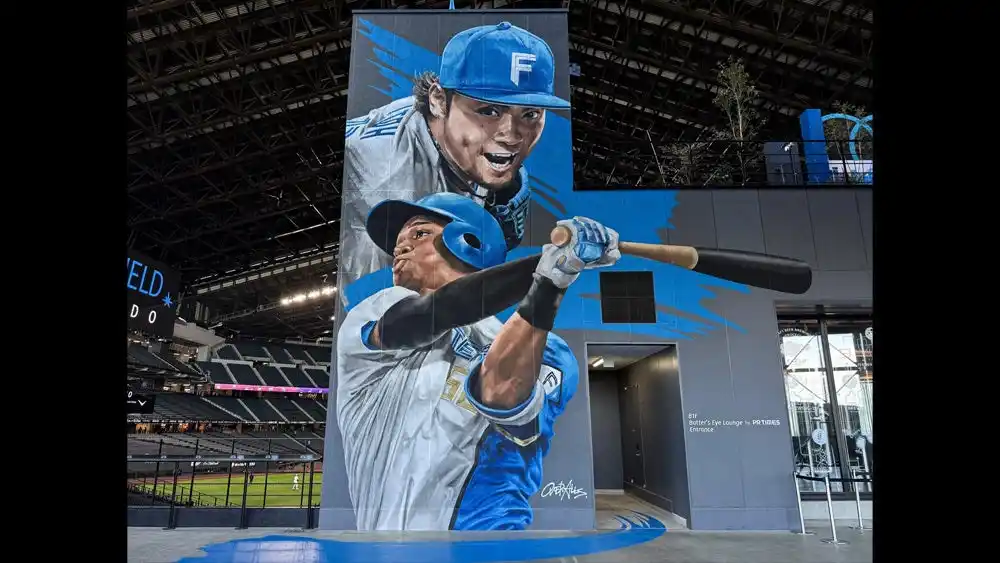 【株式会社 ファイターズ スポーツ＆エンターテイメント】 エスコンフィールドHOKKAIDOに北海道日本ハムファイターズ伊藤大海投手、万波中正選手の巨大壁画が完成！