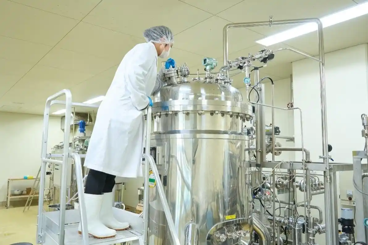 【株式会社AlgaleX】 AI発酵制御を搭載したうま藻の生産現場、通称「うま藻場」、8月25日より一般公開