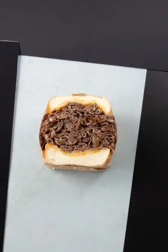 COFFEE AND TOAST【“ぎゅうぎゅう”肉だくサンド】