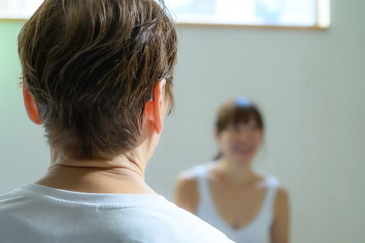 【GNヒアリングジャパン株式会社】 コミュニケーションヨガで「きこえ」と「心身の調和」を体験