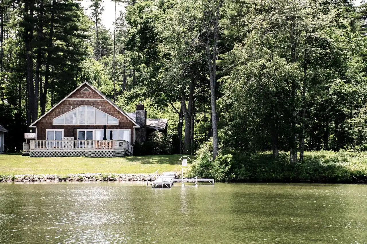 【Airbnb Japan株式会社】 水中や水辺での安全についてゲストに案内する新機能