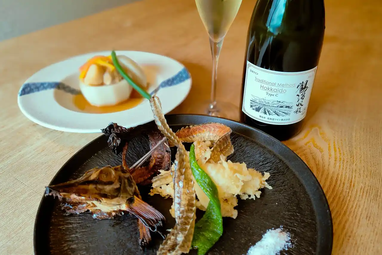 【小樽旅亭 蔵群】小樽・朝里川から日本ワイン文化を発信―金賞受賞ワインのペアリング付きワイナリーランチを2日間限定開催