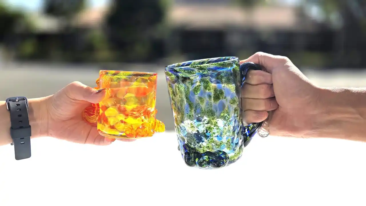 【株式会社森のガラス館】 名護のガラス工房 森のガラス館でしか出会えない!?　　　　　　　「恐竜くん」販売スタート！