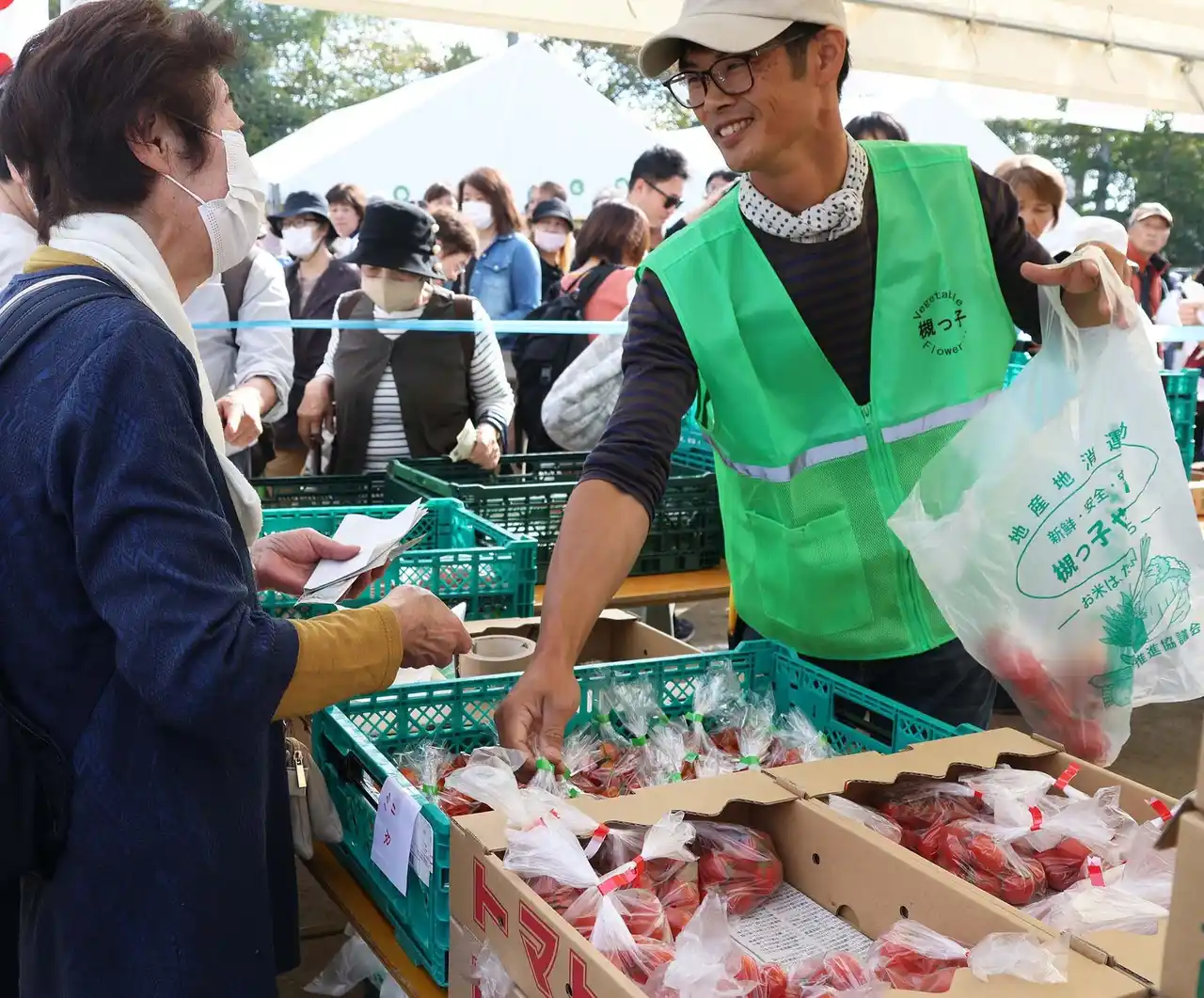 【高槻市】 例年約5000人が来場する高槻産の新鮮野菜が並ぶ農林業祭を開催