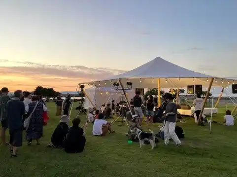 【ソーシャルアクションネットワーク】 音楽ライブと獅子舞演舞で夏の幕開け！射水市・海老江海浜公園で約1ヶ月間にわたるイベント「エビデイ！Beach」のオープニングイベントを開催しました！