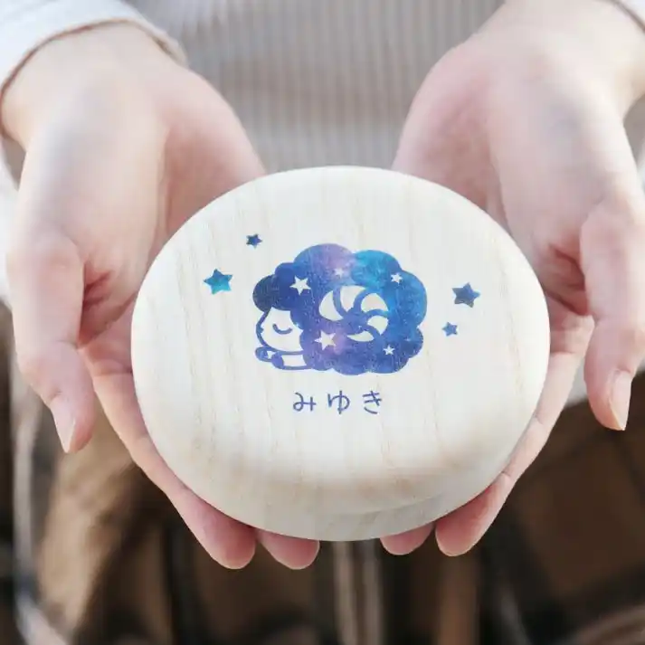 【ココロを贈る 名入れギフトOkulu】お子さまの乳歯を、世界にひとつだけの思い出に。星座＆干支デザインの乳歯ケースが、自社オンラインストアで新たに販売スタート！