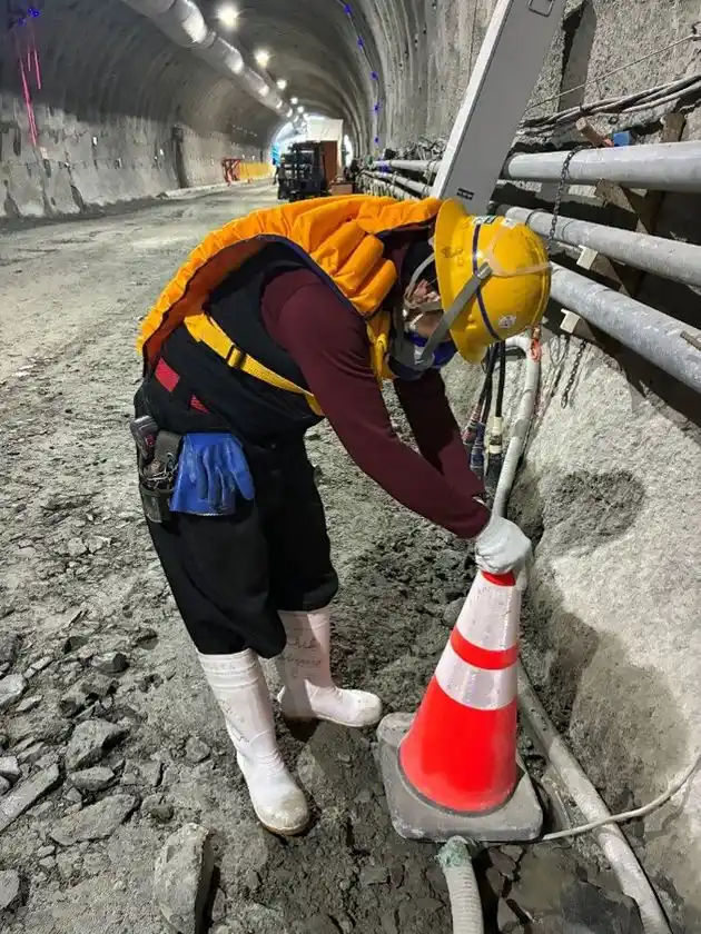 写真2：作業姿勢への影響確認の様子