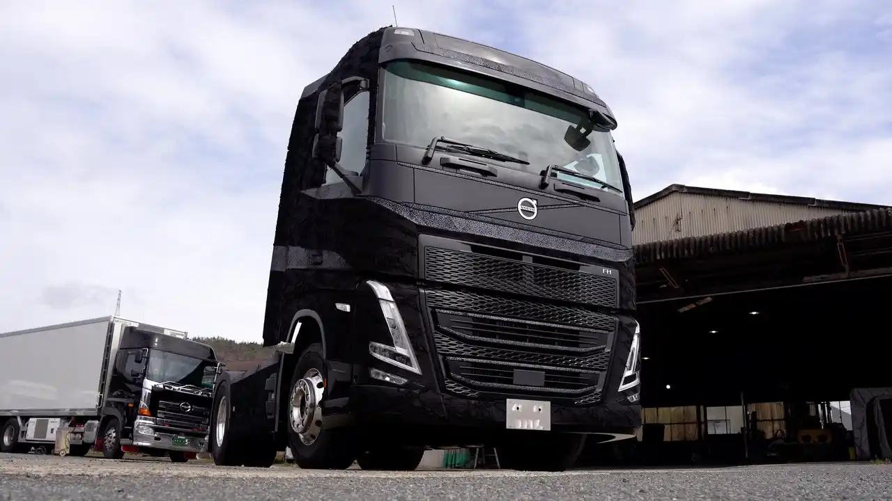 【青木被服株式会社】 老舗デニムファクトリー青木被服がVOLVOトラックをデニムで制作! 内外装を岡山デニムで手がけた異業種コラボのコンセプトVOLVOトラック「BLUE BLOOD (ブルーブラッド)」が完成!