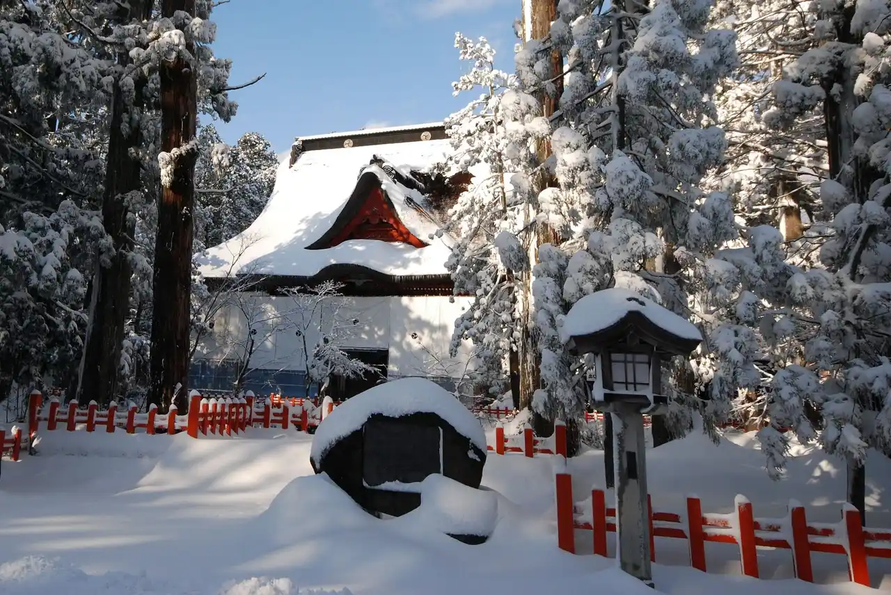 【自然にときめくリゾート 休暇村】 開山から1400年以上の歴史を持つ羽黒山　2026年は12年に一度の「午歳御縁年」　羽黒山に一番近いホテル・休暇村庄内羽黒では、宿泊者限定で早朝参拝ができます