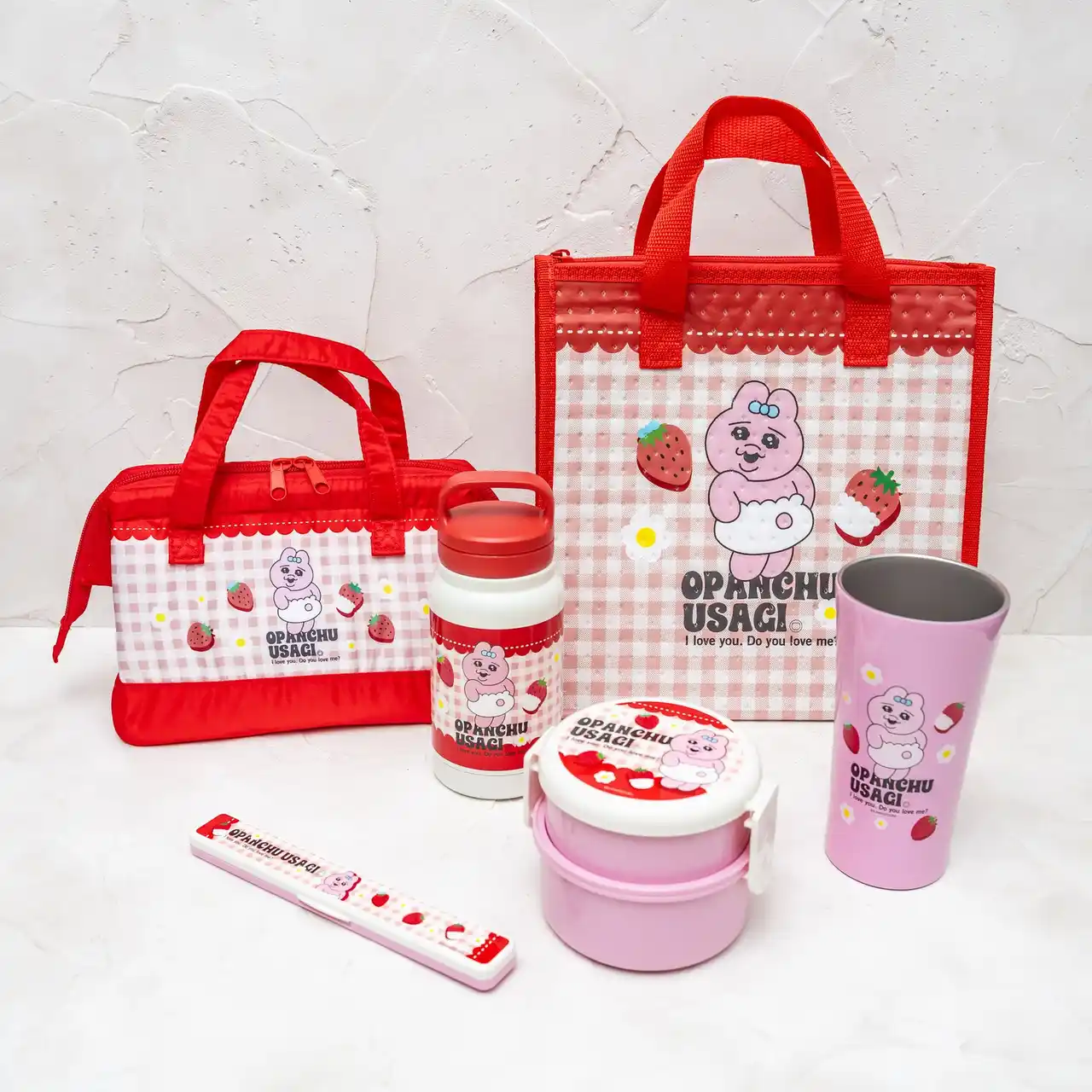【スケーター株式会社】 【おぱんちゅうさぎ】「ストロベリー」デザインのランチグッズが新登場！スケーター ピンクのギンガムチェックが可愛い全6アイテム