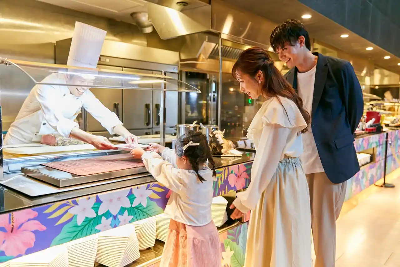 【品川プリンスホテル】未就学児ディナー無料で子育て家族の憩いをサポート「家族でお得！夕食ブッフェで満腹ステイ」を販売