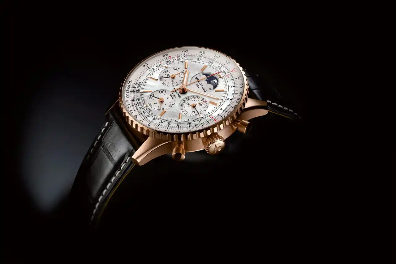 【ブライトリング・ジャパン株式会社】 ブライトリング初の自社製パーペチュアルカレンダークロノグラフムーブメント、キャリバーB19を搭載したナビタイマー 日本限定が初登場