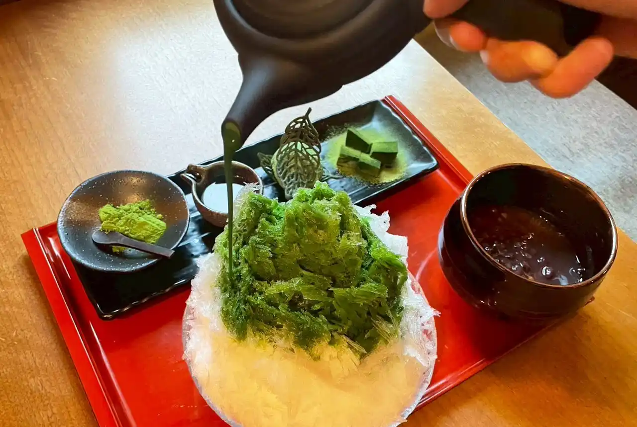 激暑を乗り越える。一皿で二度美味しい、京町家での涼やかな宇治抹茶体験