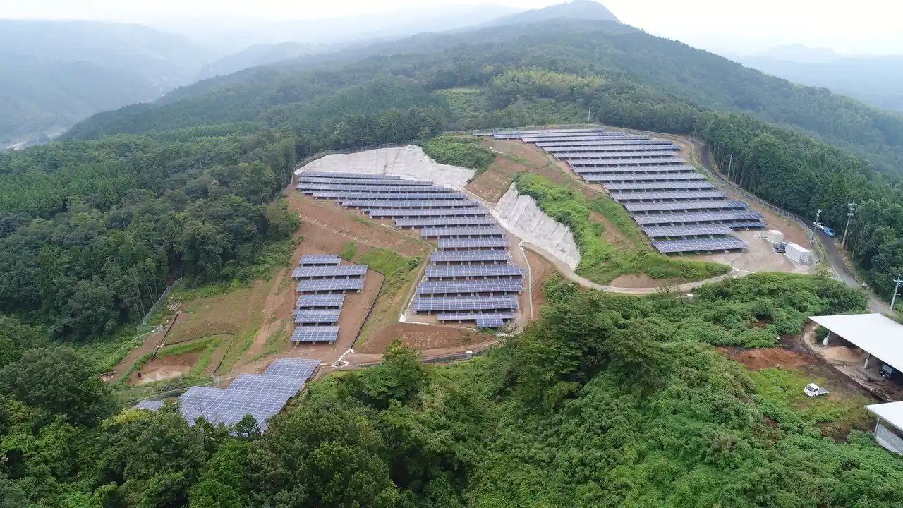【株式会社グリーングロース】 グリーングロース、太陽光発電所のFIP転換・蓄電池併設を初実装