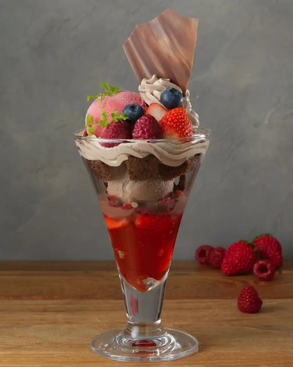 【ルタオパトス】2月1日より、ショコラとベリーの調和をお楽しみいただける、2月限定パフェ「ショコラベリーパフェ」が登場！