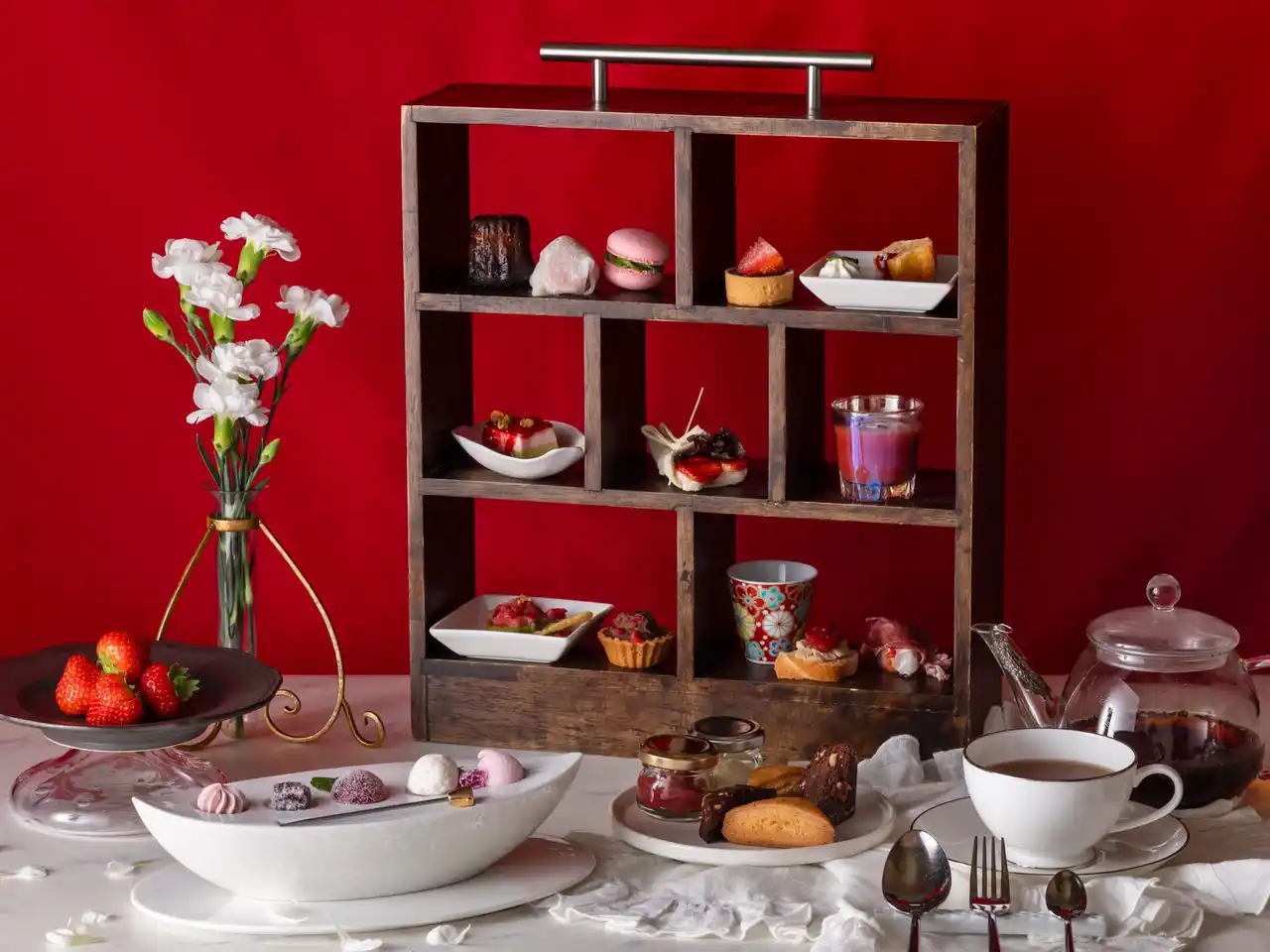 横浜みなとみらいの絶景と旬の苺で贅沢ティータイム「いちご尽くしのアフタヌーンティー」とチョコレート香るデザートカクテル