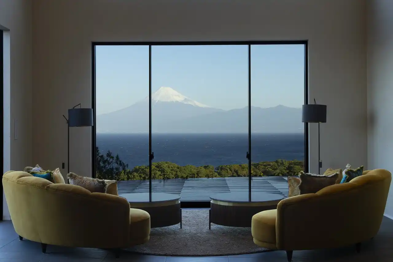 【株式会社ウエストクリエイティブ】 富士山と駿河湾を望む全5室のスモールラグジュアリーホテル「富士青藍」ついにグランドオープン