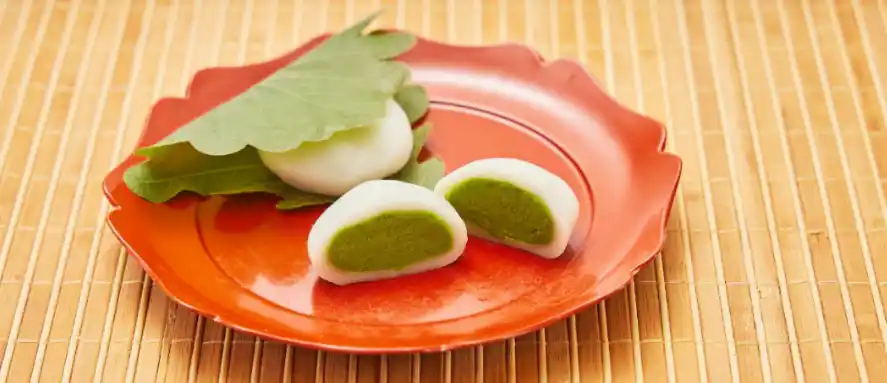 【綿半ホールディングス株式会社】 昨年1万個突破の人気商品！胡蝶庵から宇治抹茶使用の「柏もち＜抹茶＞」販売開始