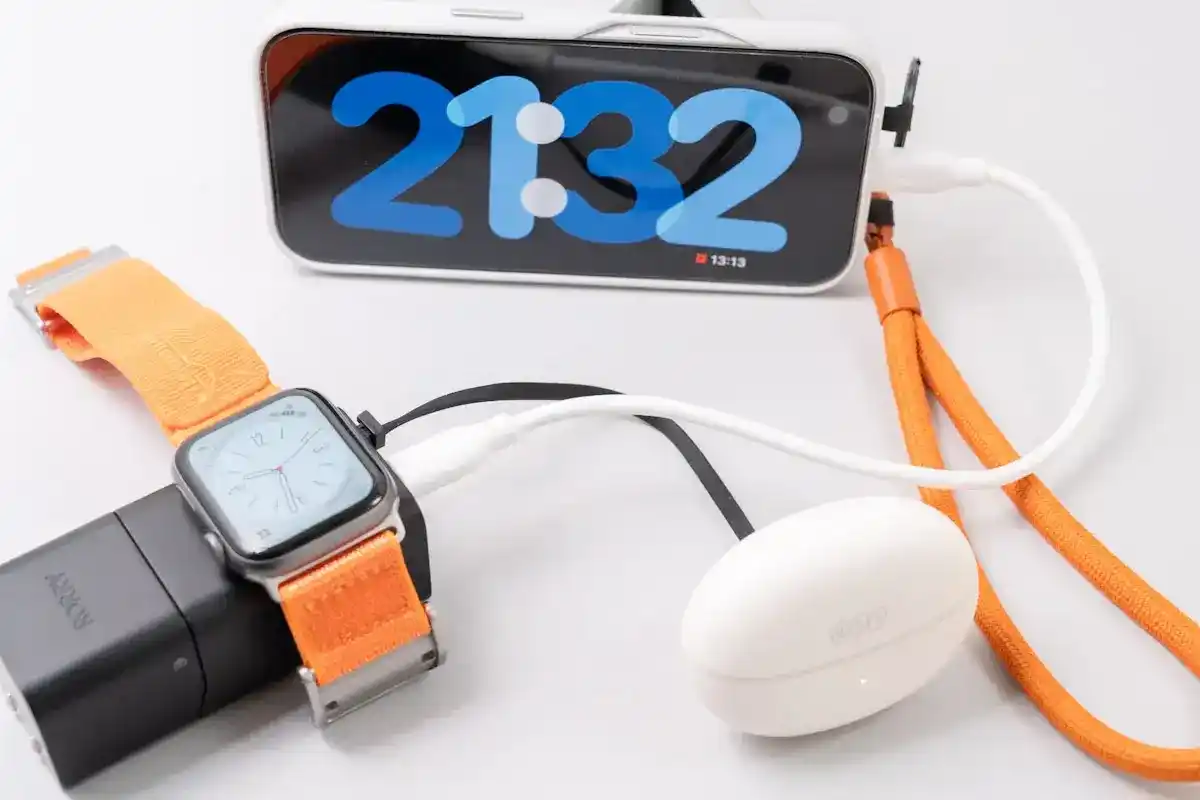 【最大35％OFF】RORRY「コンセント一体型モバイルバッテリー CB02」再入荷