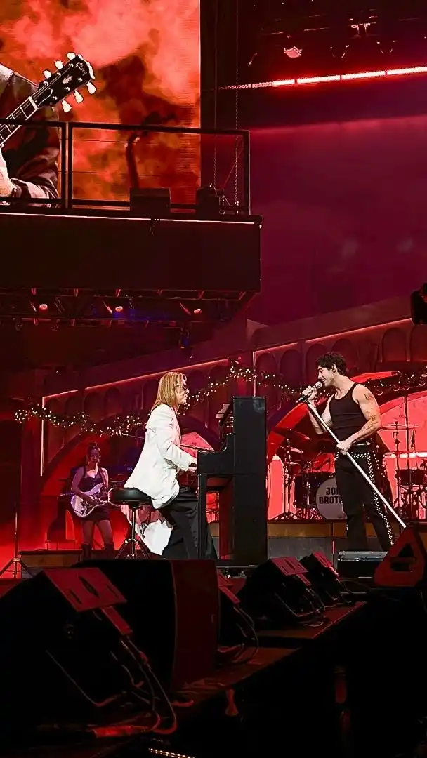【YOSHIKI PR事務局】 YOSHIKI、Jonas Brothers全米ツアーファイナルに電撃出演！　到着10分後にリハーサルなしの"ぶっつけ本番"で1万8,000人を熱狂させる