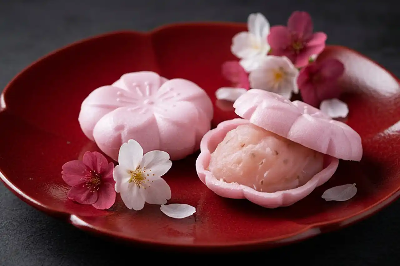 【春限定】ねっちゃり濃厚“食べる桜”が今年も登場！もち米の王様・こがね餅の最中皮×静岡県産桜葉入り餡で味わう「さくら最中」