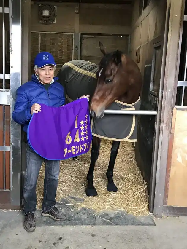 国枝氏とアーモンドアイ