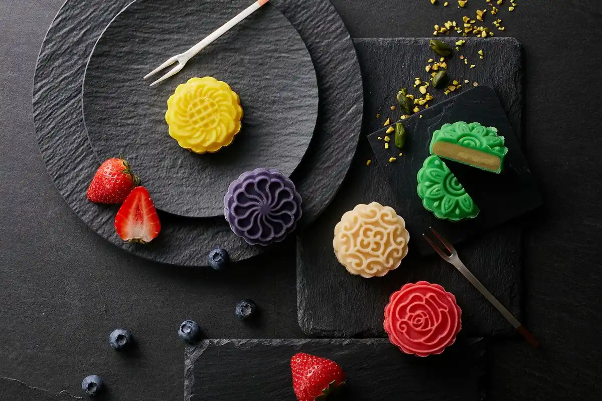 【スイスホテル南海大阪】中秋の名月を祝う、華やかで可愛らしい月餅が今年も登場！毎年人気の「月餅スタイルチーズケーキ」、9月1日（月）より販売