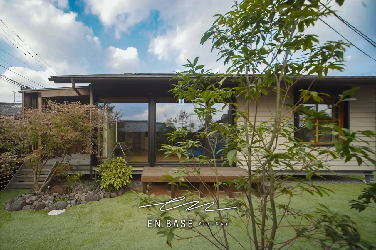 【コンクリートを使わない次世代型脱炭素住宅】心地よい暮らしを体験する貸切宿「EN BASE」誕生。