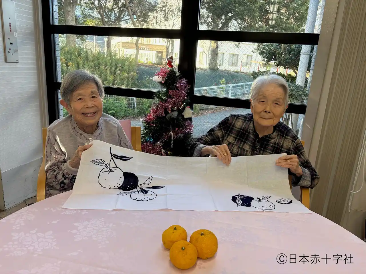 【日赤】 皇后陛下から日本手拭いの御下賜